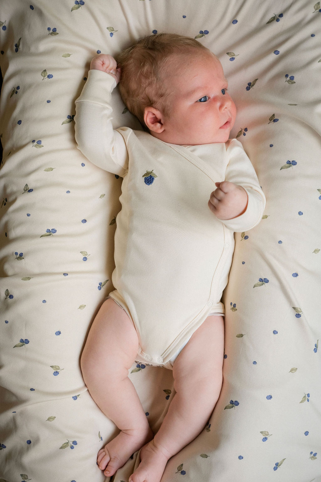 Bebé con body estilo kimono